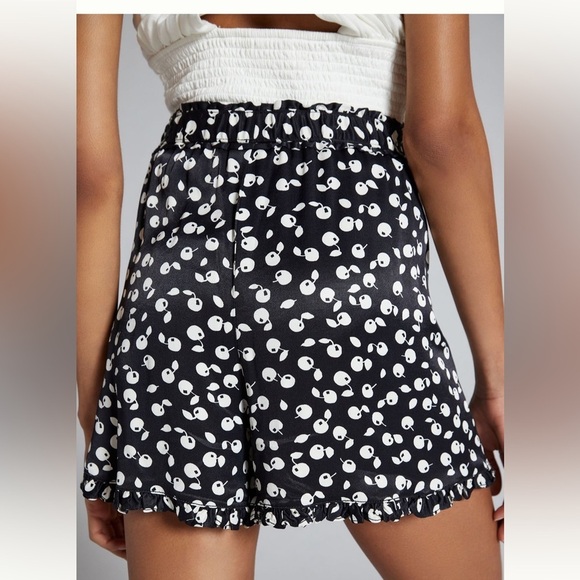 Anthropologie Maeve Cherry Black Ruffle Shorts Size M Flirty Beachy Festival EUC - Picture 3 of 8